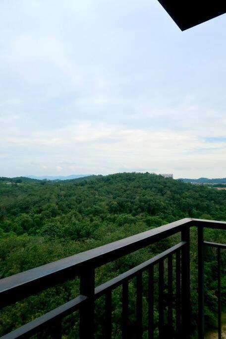 Residensi Mutiara, Kajang 2 - 3 Bedroom condo with Forest View - Bed and Breakfast