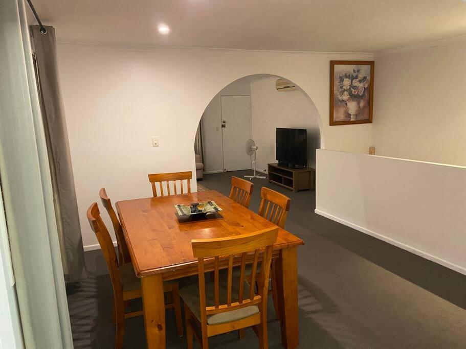 FAMILY 3-bedroom Everton Hills Apartment - B&B Brisbane