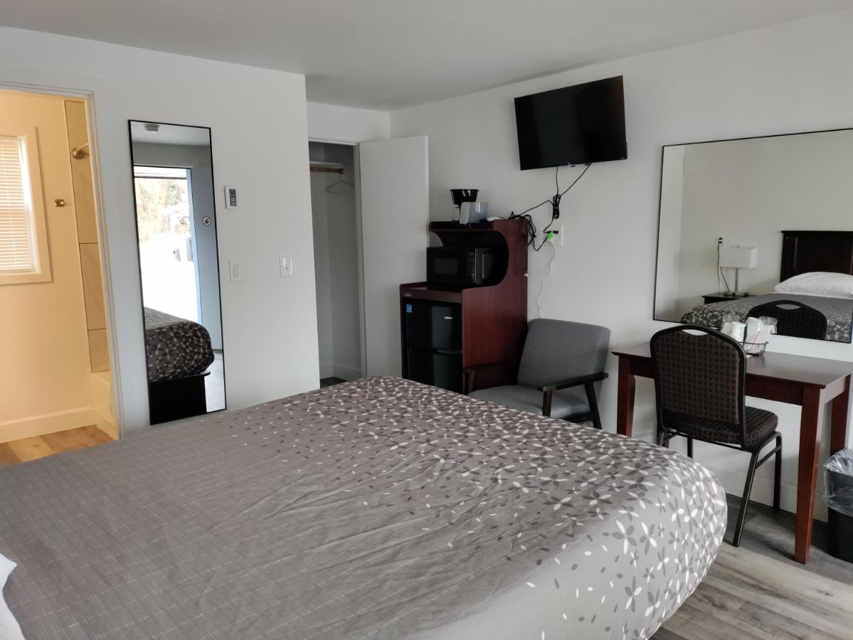 Eight Bar B Motel - B&B Wilbur