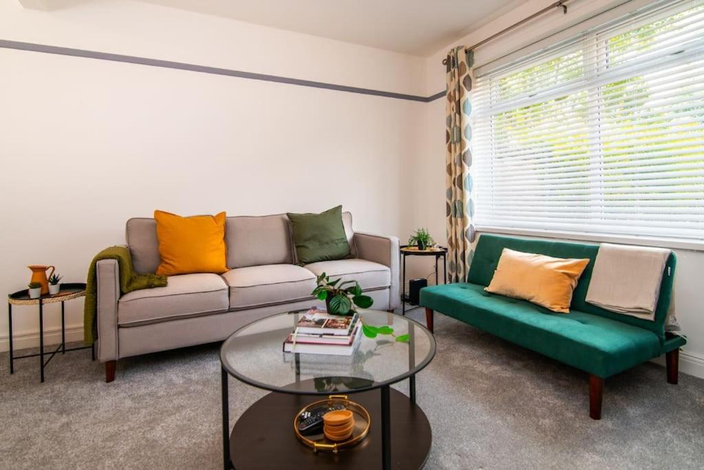 3 Bedroom House with Modern Amenities, Derby - Ferienwohnung