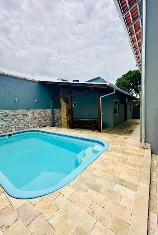 Casa com Piscina a 100metros da Praia NavegantesSC- RECANTO DO JESA - Bed and Breakfast