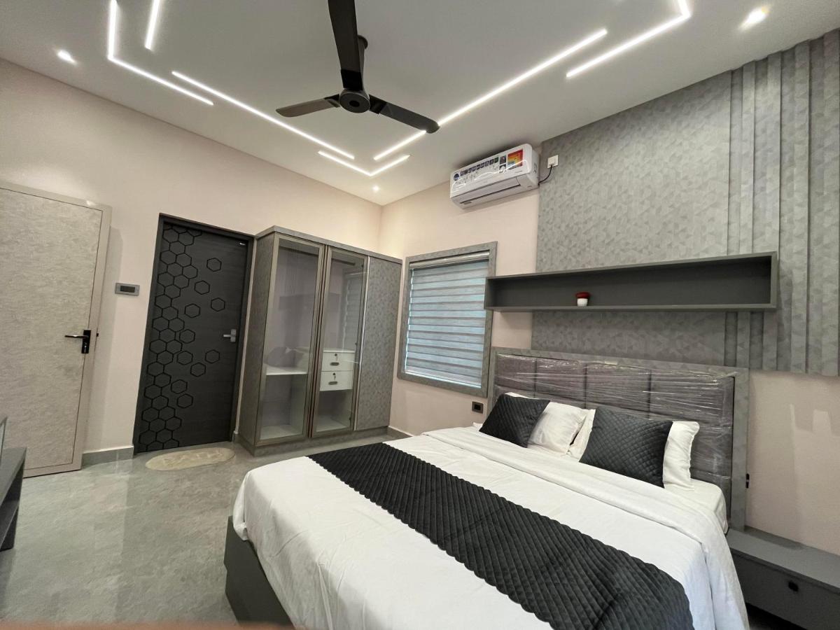 Deluxe Double Room (2 Adults + 1 Child)