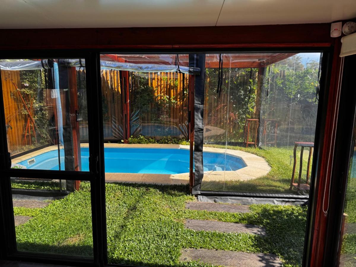 Hermosa casa con piscina climatizada cubierta en Bella Vista, Piriápolis - B&B