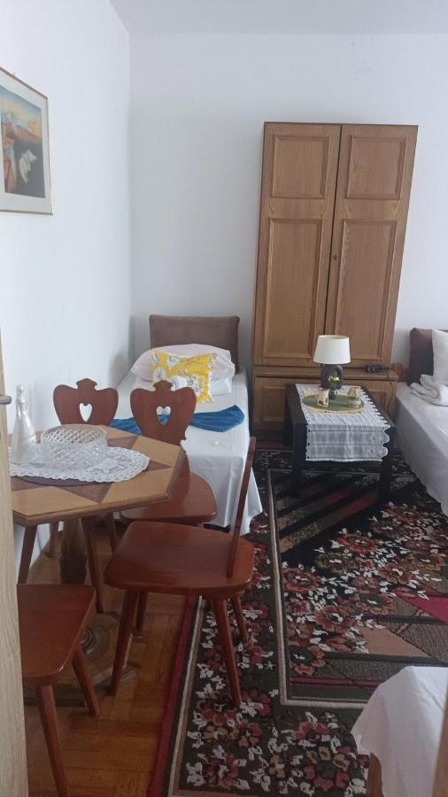 Familienzimmer mit Gemeinschaftsbad