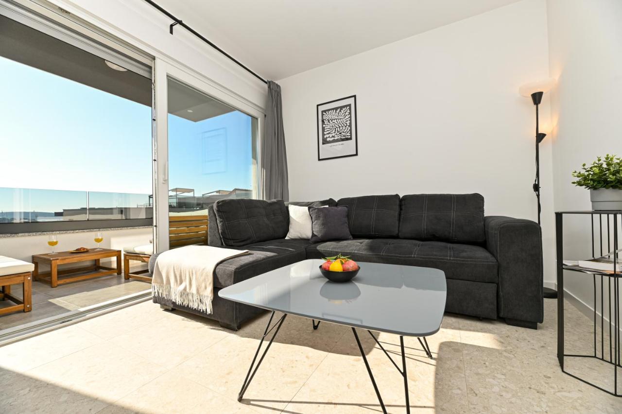 MAV Apt, New, Modern, near old town, free parking - Bed and Breakfast Trogir