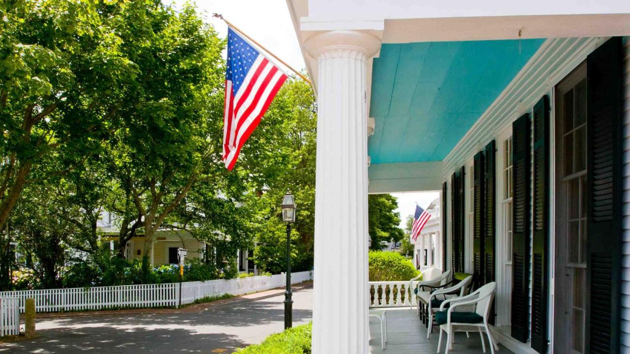 East Wing of Captain's Mansion - Luxury, Waterfront, Town, & Beaches - 5 stars - Chambres d'hôtes Edgartown