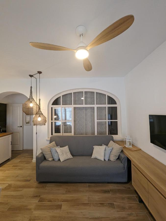 La Casita Tamariu - Bed and Breakfast