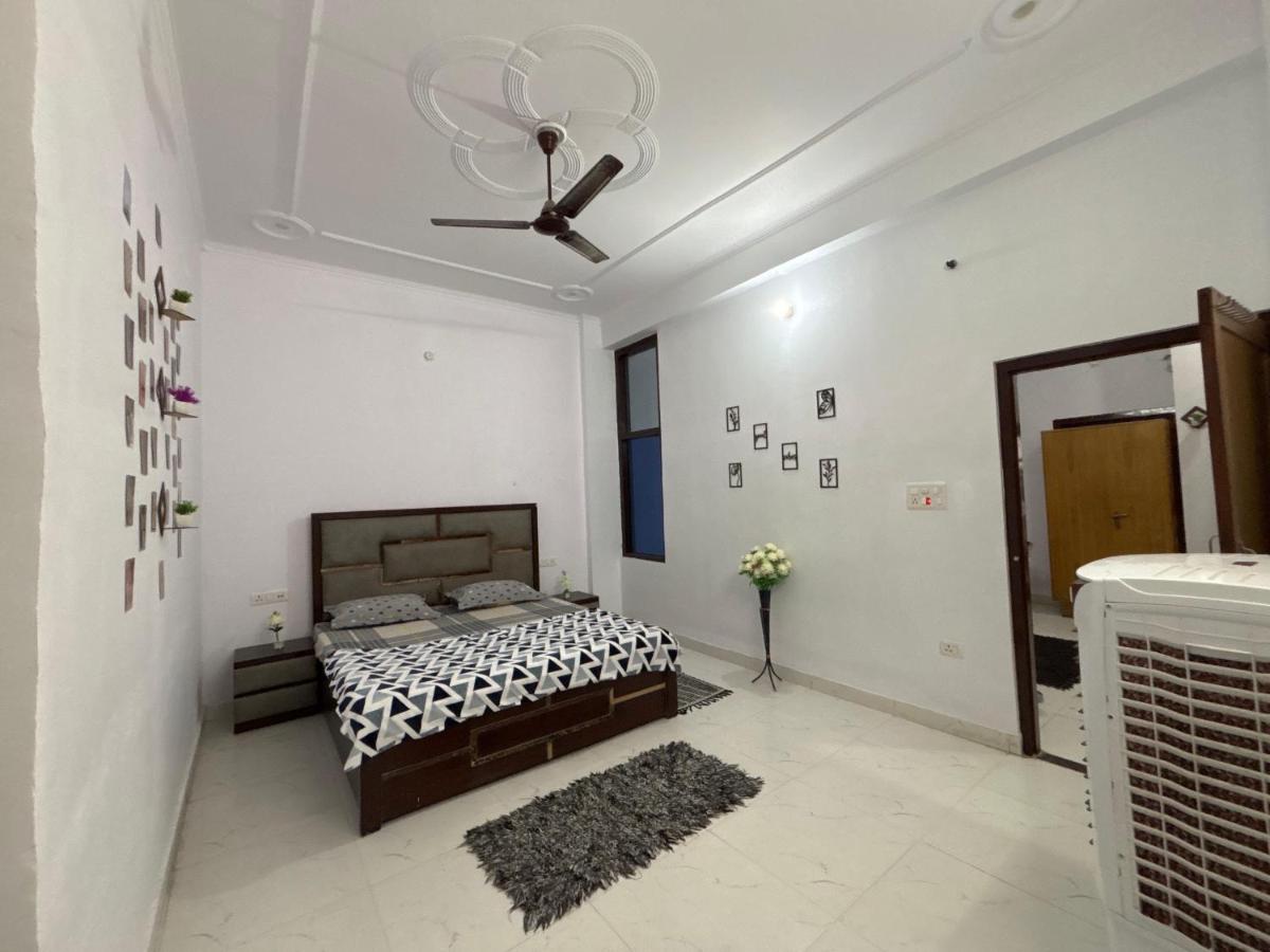 White Orchid- By Tulsi Niwas - B&B