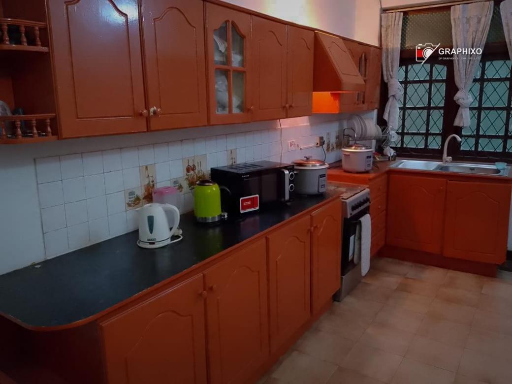 Ceylon Travel and Stay Lodge - B&B