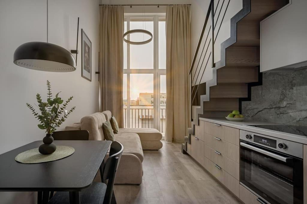 Brand New 58 Loft with Free Parking - B&B