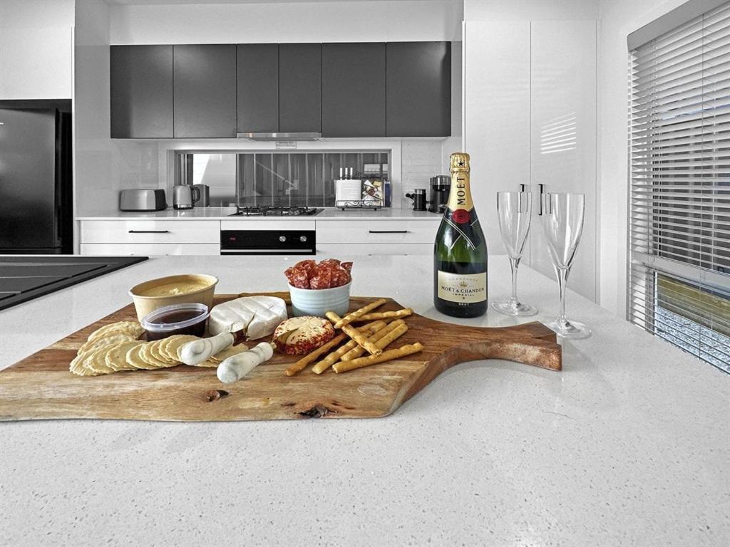 Seaside Village Retreat - Bed and Breakfast Shellharbour