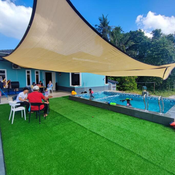 Mikayla Pool Homestay Gadek, Alor Gajah - B&B Kampung Dalong