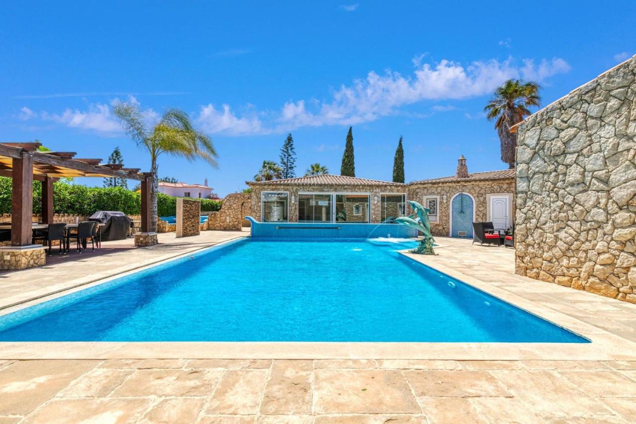 Golfinhos - MAGNIFICENT & SPACIOUS 5 BEDROOM VILLA - Chambres d'hôtes Carvoeiro