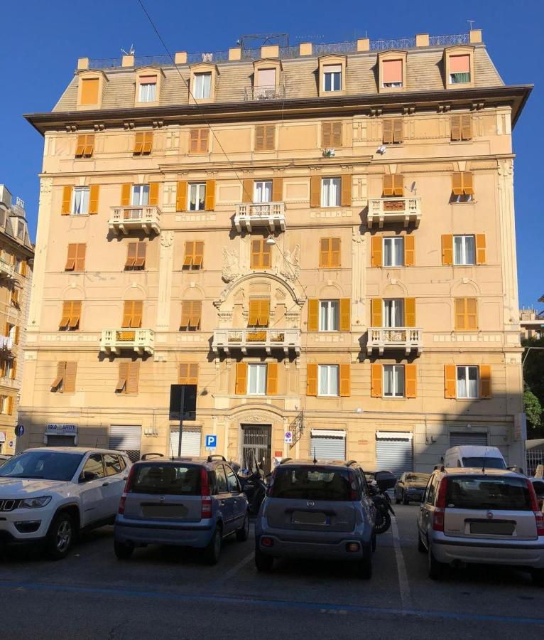 La Rosa dei Venti - free street parking pass - B&B Genoa