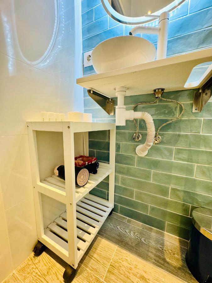 CHIC CENTRO MALASAÑA - Bed and Breakfast Madrid