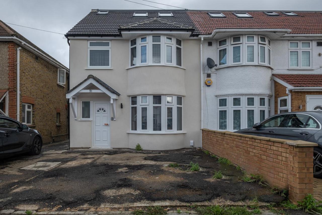Chaucer Avenue 6 Bedroom & 3 Bathroom with Parking - B&B