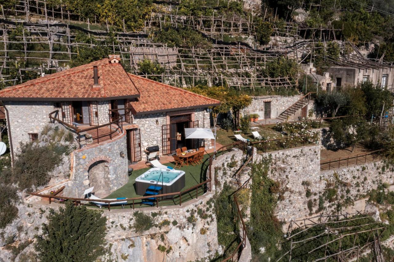 Villa Santa Rosa con Jacuzzi e vista panoramica - B&B Amalfi