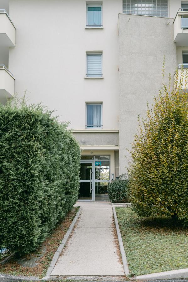 T2 tout confort Quartier Bourran Jardin - Parking - Piscine - Bed and Breakfast