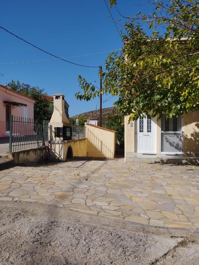 RHM Relaxing Home monthly - Bed and Breakfast Akraifnía