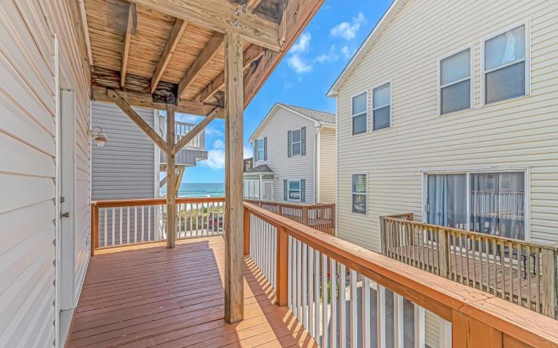 Spectacular and Spacious 7 BR Ocean Lakes House! Steps from the Beach- 1171 - B&B Myrtle Beach