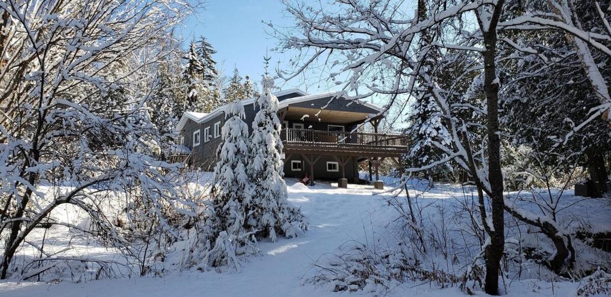 Entre Monts et Lac - lac - Lake front & Volleyball - B&B Saint-Adolphe-d'Howard