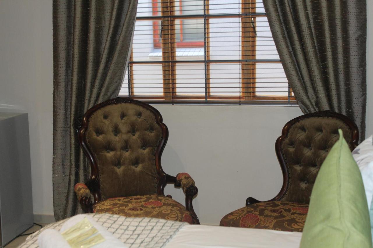 Habitación con cama grande