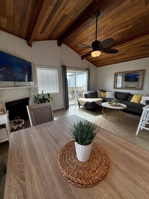 Newport Beach Rendezvous - B&B Newport Beach