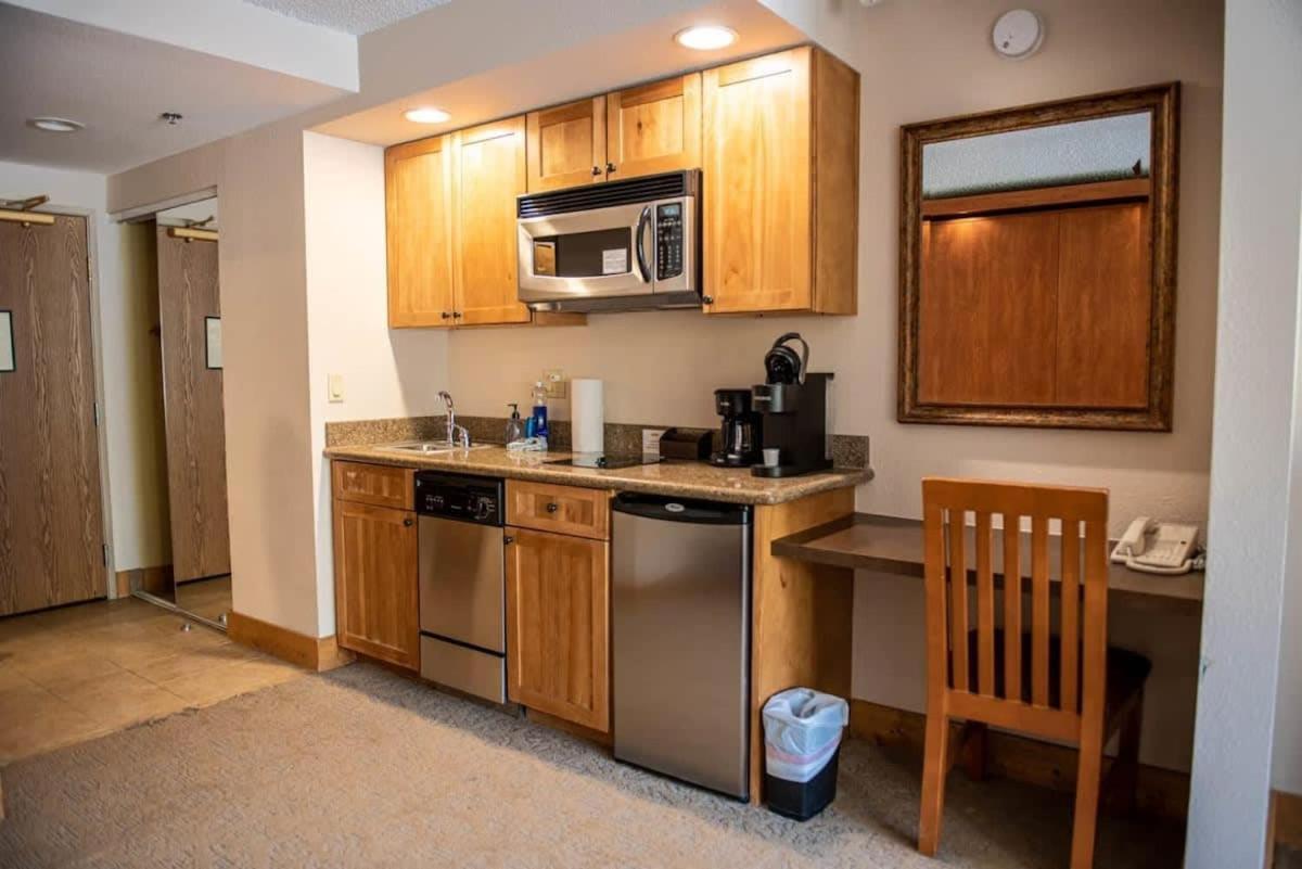 Studio Perfect Location 322 with Pool and Hot Tub - B&B