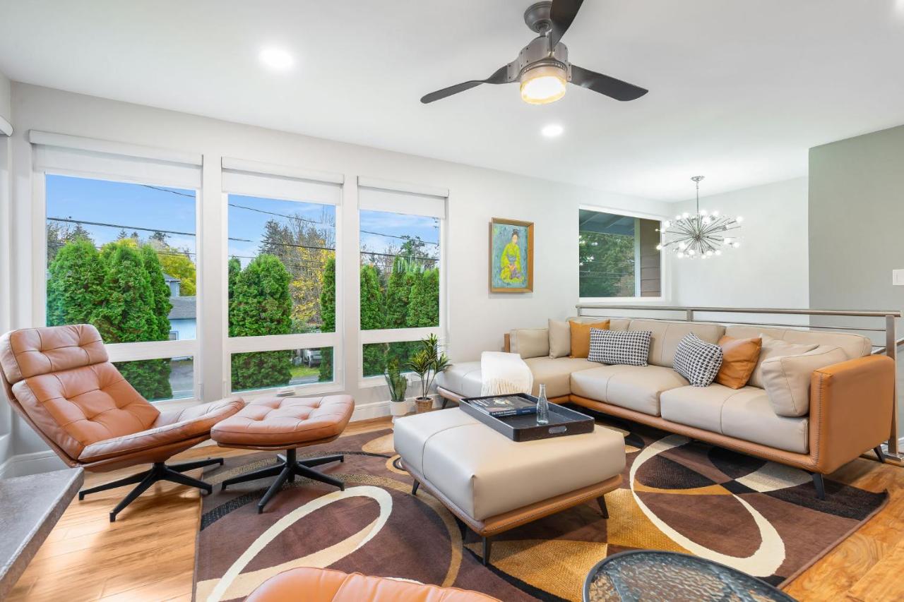 Relaxing 3BD West Seattle Escape - B&B