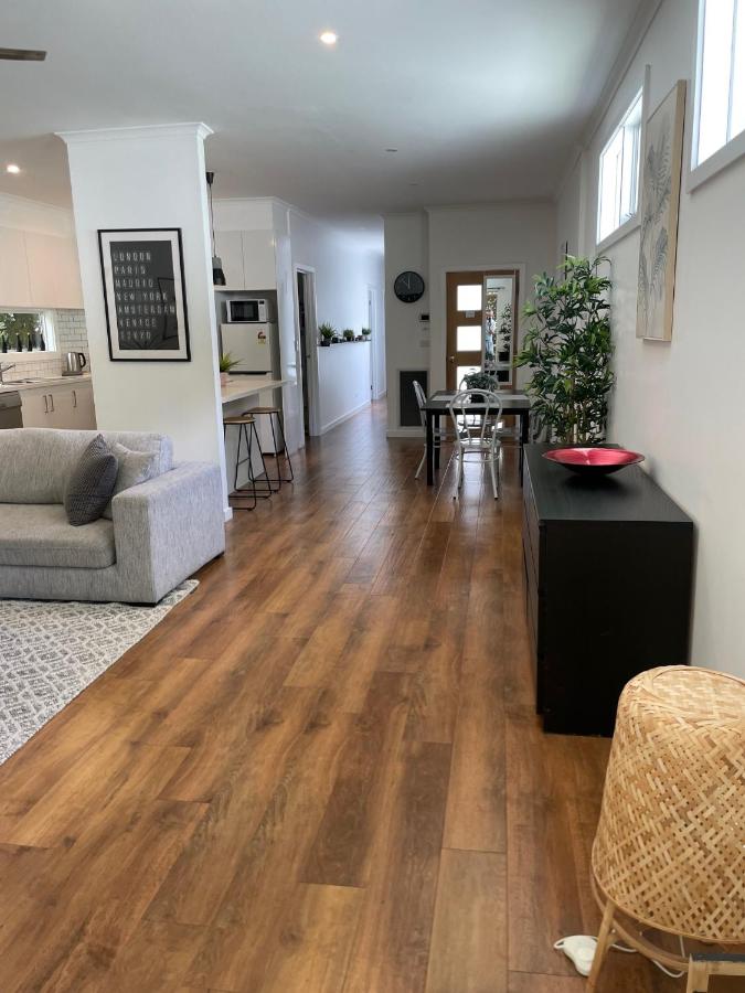 Position Perfect in the Heart of Sherbrooke - Ferienwohnung