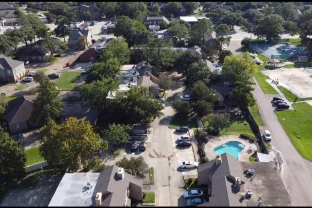 Bocage Retreat - Stylish 2BR Condo in Bocage - B&B