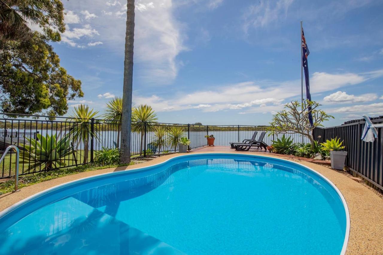 Ludford Lakefront & Beachside Retreat for Groups - B&B Swansea