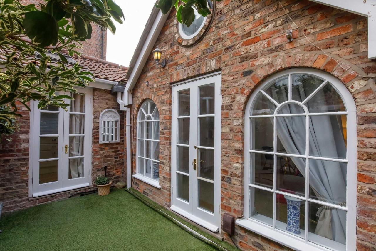 Monk Bar Garden Hideaway - Bed and Breakfast York