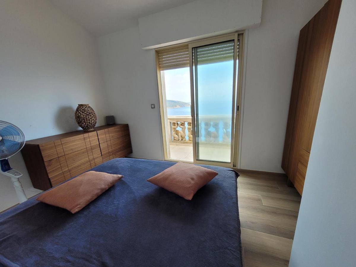 Doppelzimmer mit Balkon und Meerblick