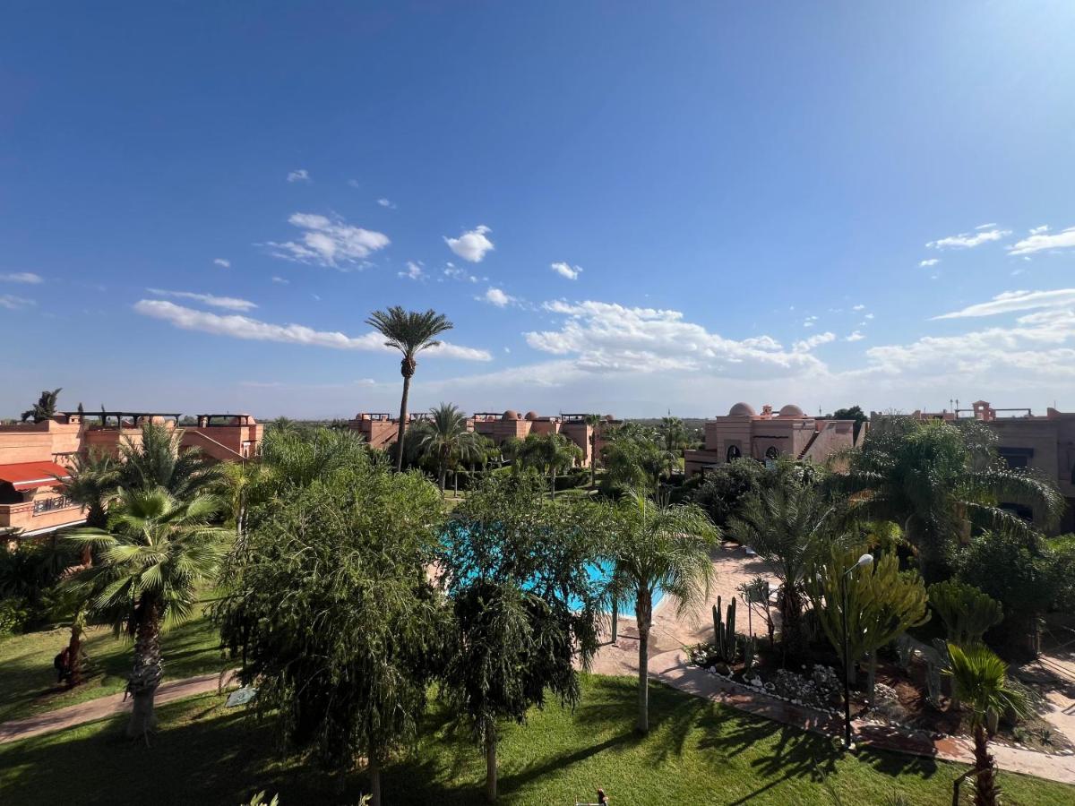 Appartamento con 2 Camere da Letto e Vista Piscina