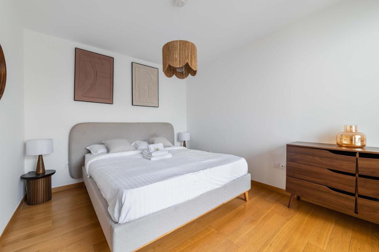 Appartement lumineux avec terrasse Courbevoie - 4P - FLAT-GUEST - B&B
