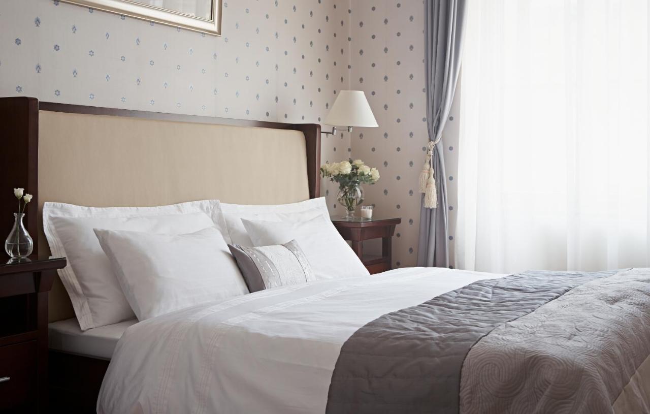 Deluxe One-Bedroom Suite