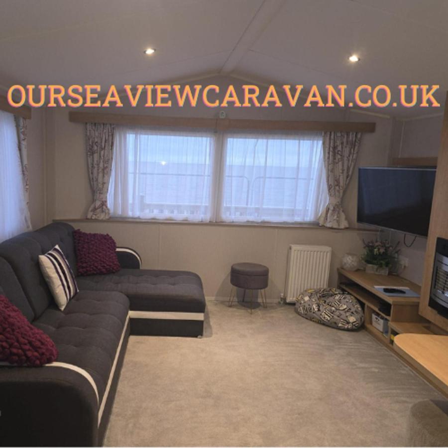 5 bed Beachfront Cabin - Pet Friendly - Sleeps 6 - B&B Rhyl