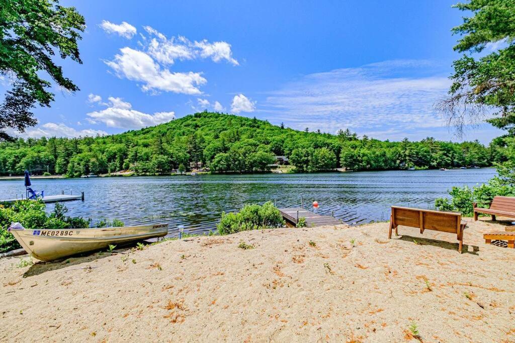 Lakefront Moose Pond Retreat - B&B