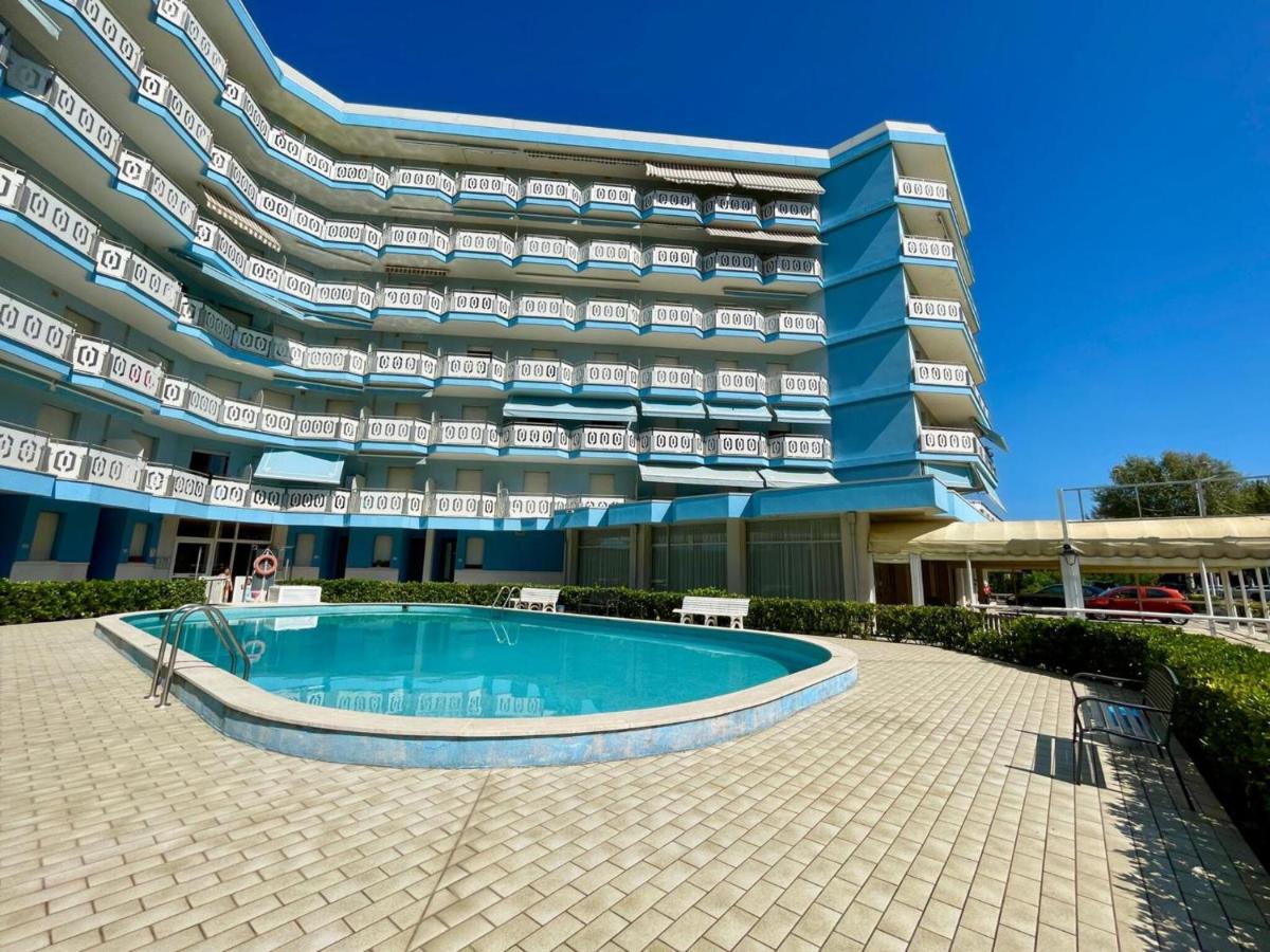 Sea view apartment with shared pool - B&B Porto Santa Margherita