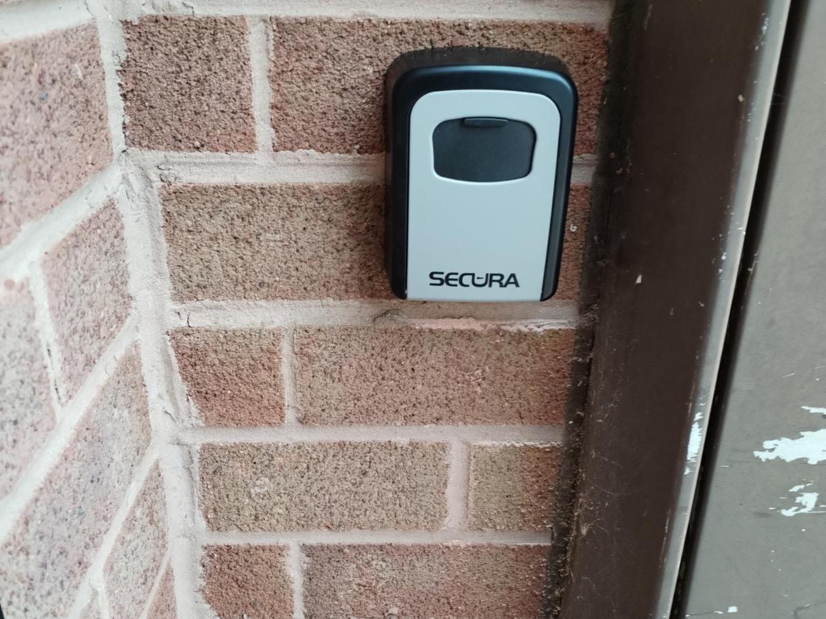 Modern Cosy House free parking - fibre wifi - Bed and Breakfast