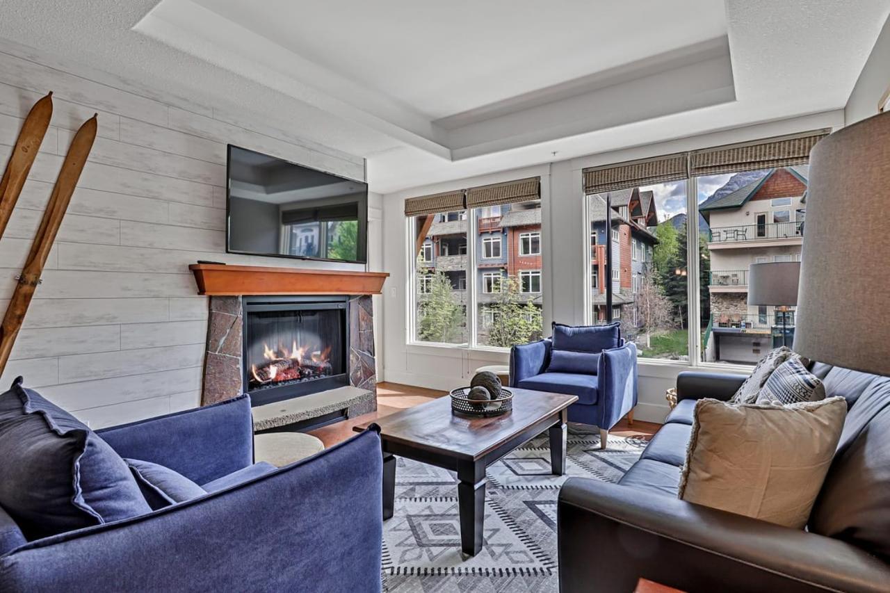 Classic Hideaway Elegant 2BD 2BTH - B&B Canmore