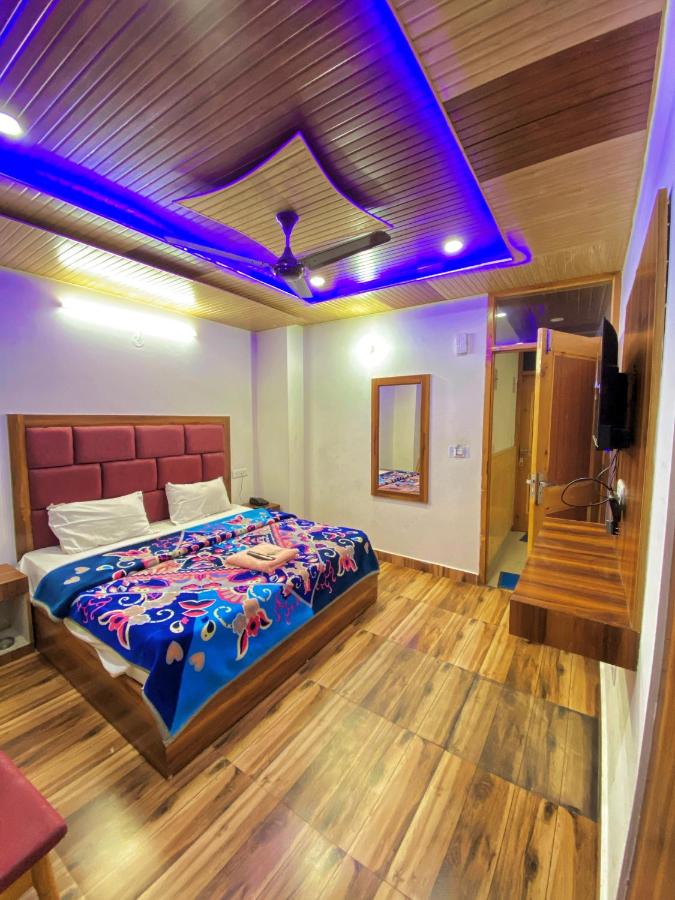 KST villa Near Mall Road Manali - Bed and Breakfast