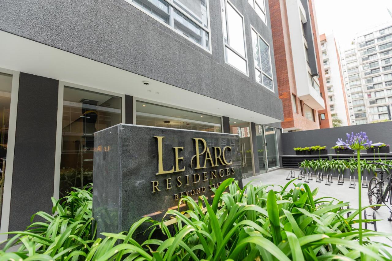Le Parc Residence Deluxe Suite - Bed and Breakfast