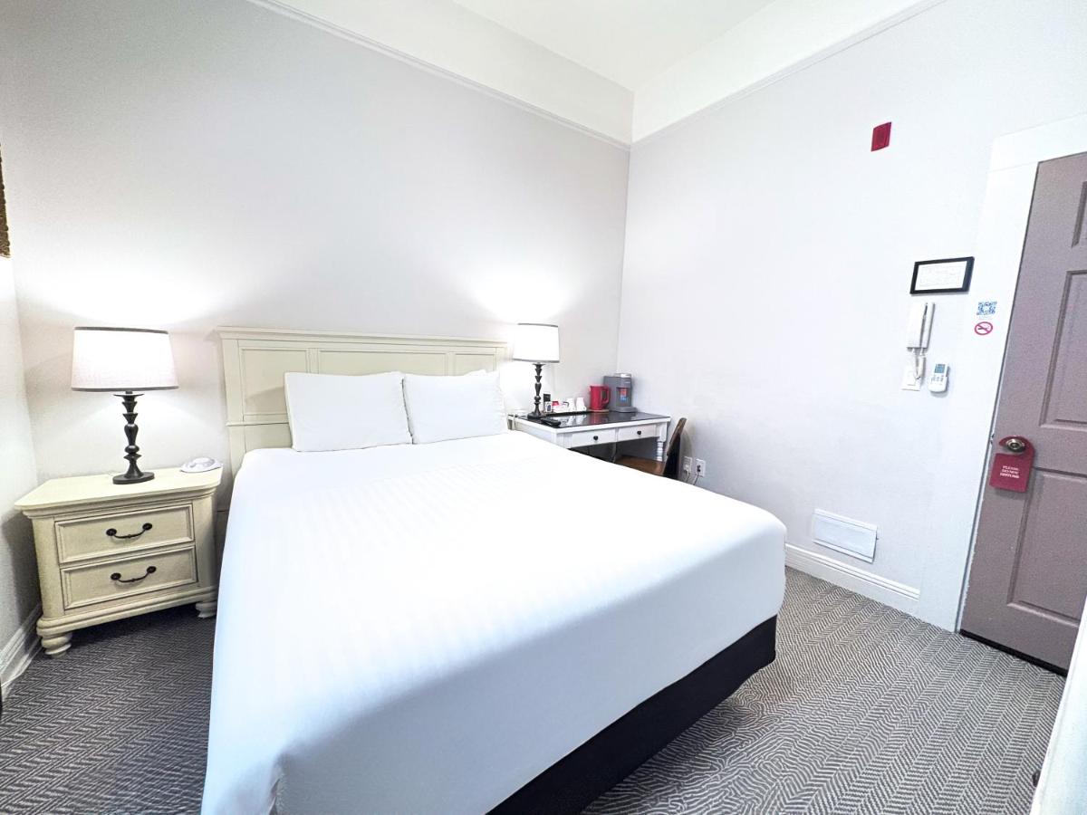 Standard Queen Room (No Special View)