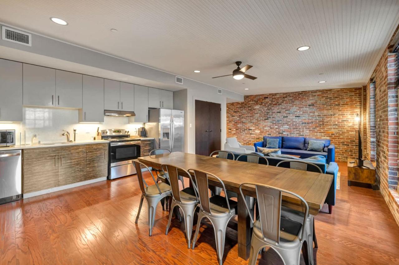 Ideal Spot Near 4th Street Live & Local Dining - B&B Louisville