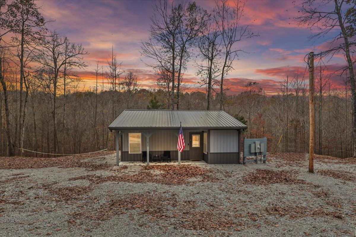 Cozy Cabin Near Lake Nolin Peaceful Getaway - Bed and Breakfast