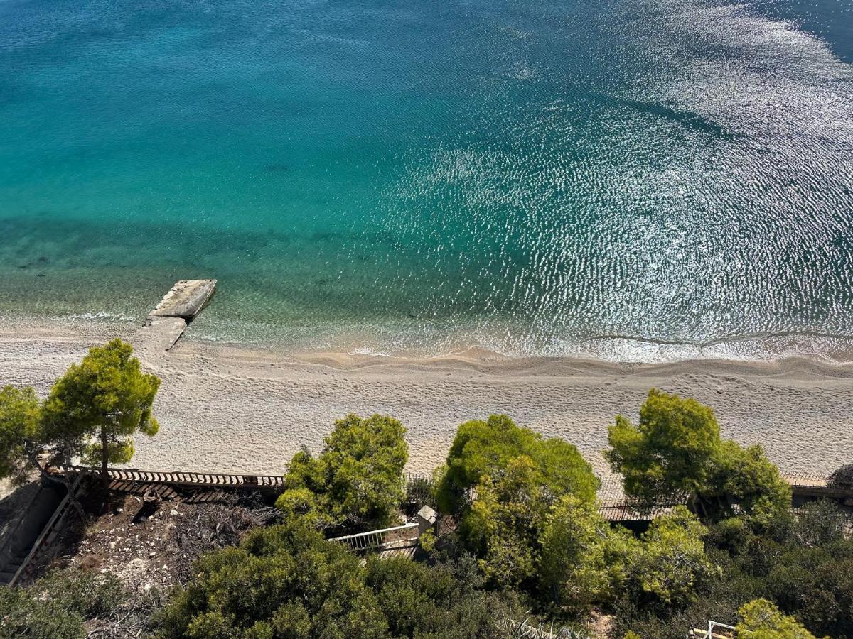 Saron Breeze Villa - Bed and Breakfast