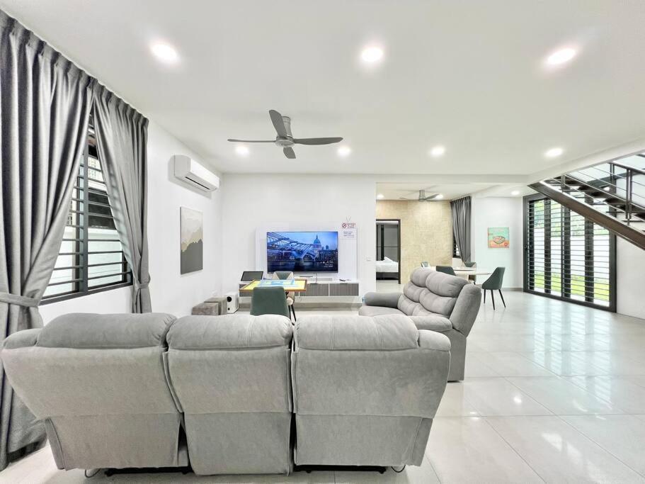 Skudai Sutera Luxury Holiday Villa 10 pax 4 bedrooms - B&B