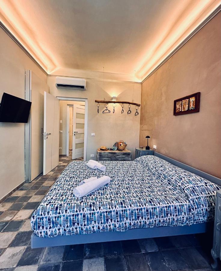 Hostdomus - Smeraldo Suite - Seafront apartment - BIKE ROOM - B&B Finale Ligure